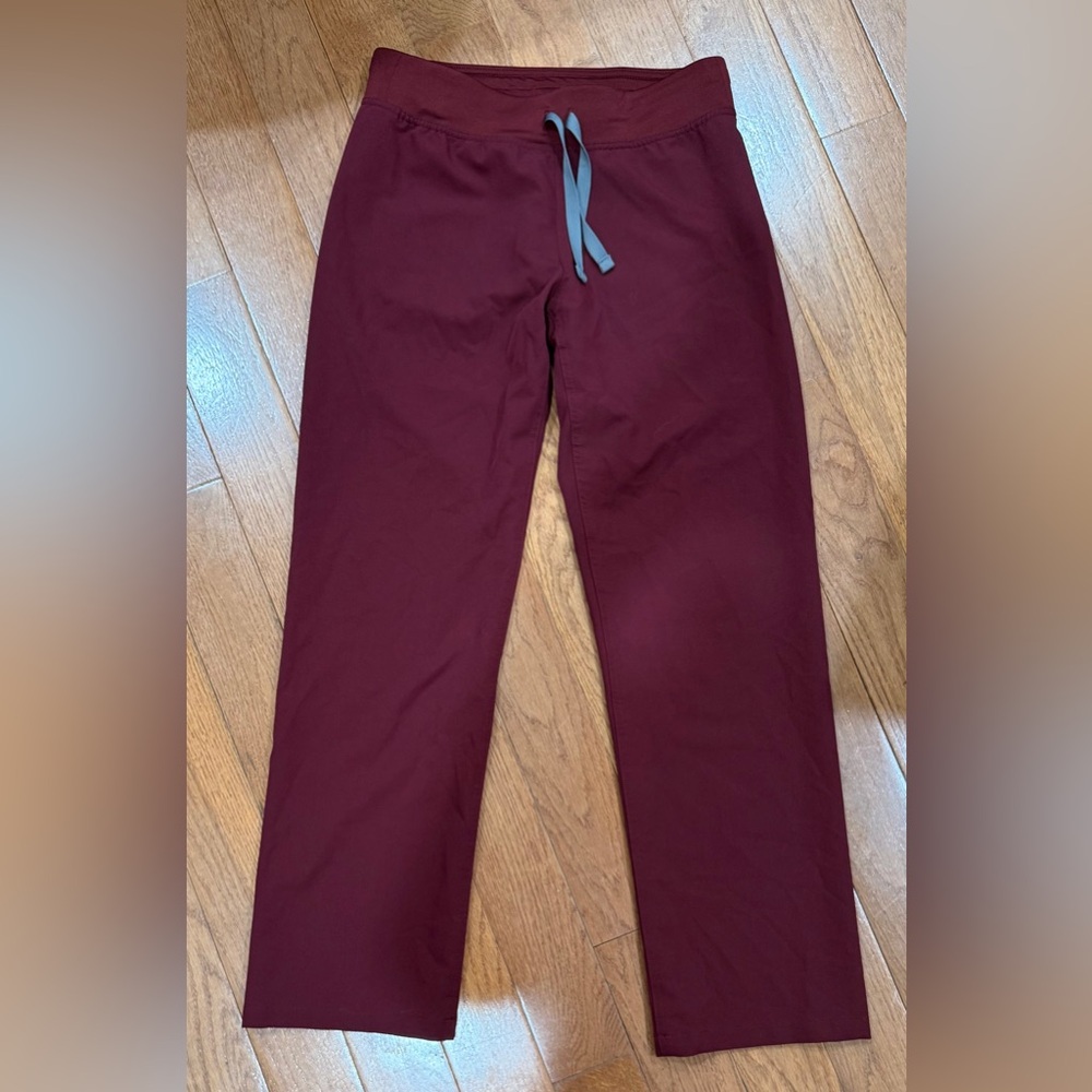 Figs Livingston Scrub Pants XS PETITE. Burgundy. EUC.